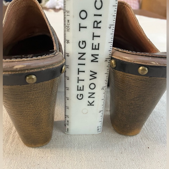 Clog Sz8.5(Sz 39) all leather upper/cool studded patch Aztec design. SpringStep - Picture 5 of 7